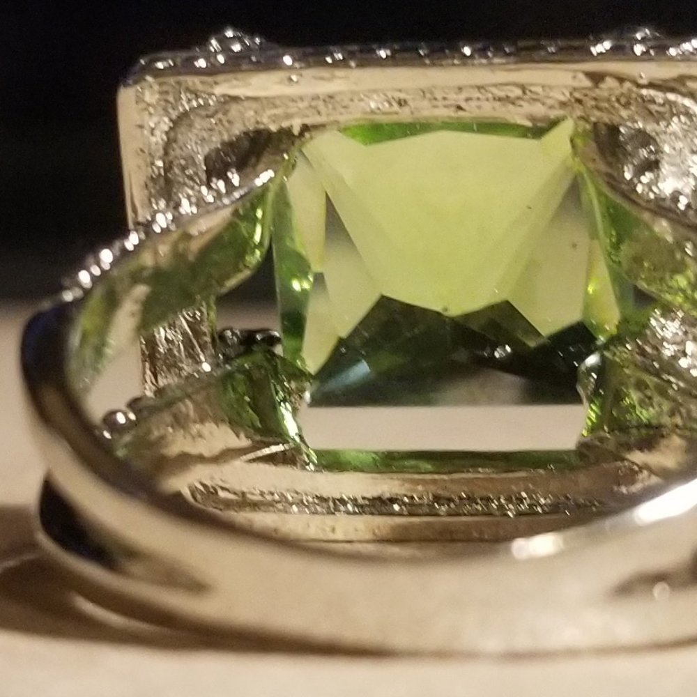 GREEN CRYSTAL RING SIZE 8.5  FREE MATCHING HOOPS!! - Picture 6 of 14